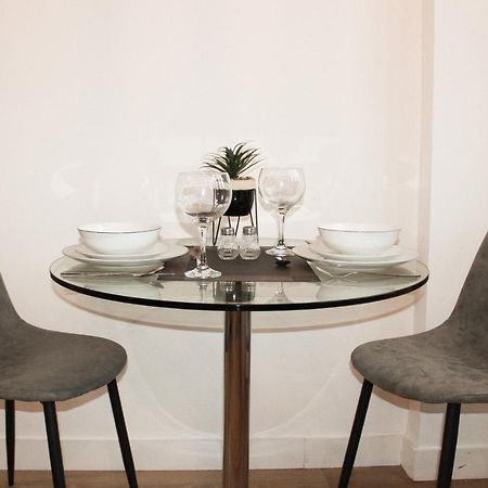 Modern Luxury Serviced Duplex Apartments By Repose- 150 Metro Court, West Bromwich Exteriér fotografie