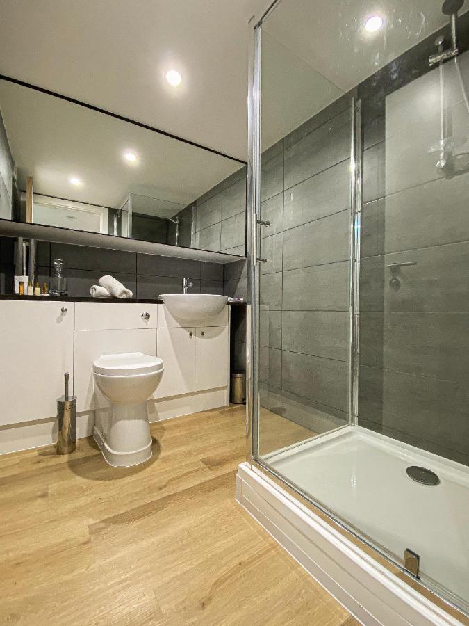 Modern Luxury Serviced Duplex Apartments By Repose- 150 Metro Court, West Bromwich Exteriér fotografie